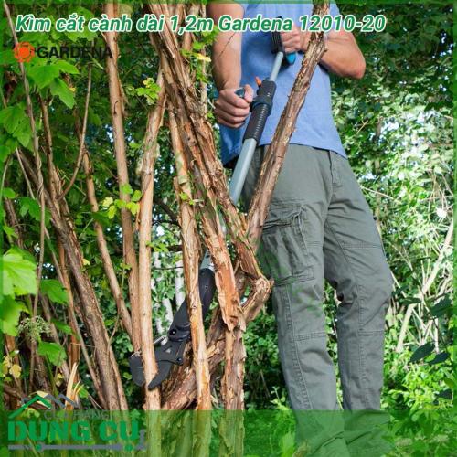 Dụng cụ cắt cành trên cao dài 1,2m Gardena 12010-20 được chế tạo để sử dụng ở những nơi có không gian nhỏ hẹp giúp cắt cành cây hoặc cắt tỉa bụi cây rậm rạp một cách dễ dàng. 