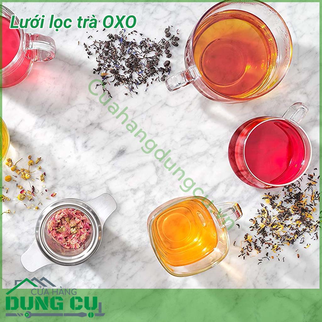 Dụng cụ lọc trà Oxo được làm từ chất liệu thép không gỉ và thiết kế nhỏ gọn với lỗ lưới nhỏ mịn có thể lọc được nhiều gia vị khác nhau từ kích thước rất bé