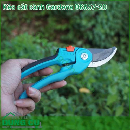 Kéo cắt cành Gardena 08857-20 với lưới dao sắc bén được làm bằng thép không gỉ chất lượng cao. Khi cắt tạo nên một vết cắt phẳng mịn. Tay cầm được bọc nhựa mềm mại tạo cảm giác thoải mái cho người sử dụng.