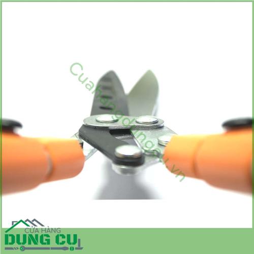 Kéo cắt tỉa hàng rào TOP TGH-06001VN với thiết kế thông minh có phần tay cầm bằng nhôm kết hợp nhựa rất chắc chắn, êm ái khi sử dụng mà không làm đau tay giúp bạn làm việc hiệu quả