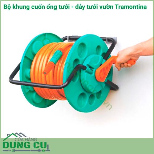 Bộ khung cuộn ống tưới - dây tưới vườn Tramontina là sản phẩm phù hợp có thể hỗ trợ bạn bất cứ khi nào bạn cần. Bạn có thể di chuyển cuộn dây một cách dễ dàng tới từng điểm chờ nước hoặc có thể gắn cố định trên tường bằng cách treo sản phẩm cố định.