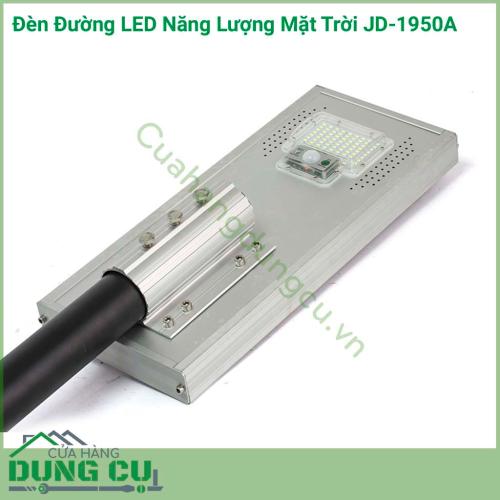 Đèn đường LED năng lượng mặt trời JD-1950A sử dụng chiếu sáng như đèn sân vườn cho đèn đường, khu biệt thự,... .Đèn tích hợp bộ cảm biến ánh sáng, tự động sáng đèn khi trời tối và tắt đèn khi trời sáng. 