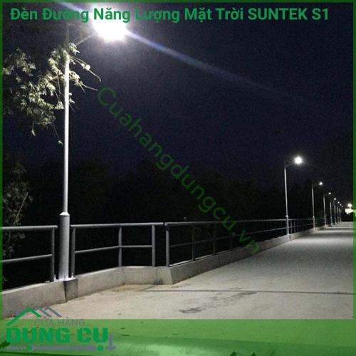 Đèn đường năng lượng mặt trời 80W-S1 sử dụng chiếu sáng như đèn sân vườn cho đèn đường, đèn cột, đèn chiếu, biệt thự, khu đất rộng, khu vườn, khu ao, vuông tôm...Đèn tích hợp bộ cảm biến ánh sáng, tự động sáng đèn khi trời tối và tắt đèn khi trời sáng. 