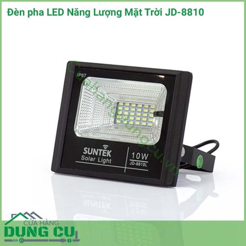 Đèn pha LED năng lượng mặt trời JD-8810 sử dụng chiếu sáng như đèn sân vườn cho biệt thự, đèn đường, đèn chiếu, đèn cho các khu đất rộng, khu vườn, khu ao, ...Đèn tích hợp bộ cảm biến ánh sáng, tự động sáng đèn khi trời tối và tắt đèn khi trời sáng. 