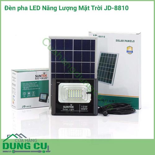 Đèn pha LED năng lượng mặt trời JD-8810 sử dụng chiếu sáng như đèn sân vườn cho biệt thự, đèn đường, đèn chiếu, đèn cho các khu đất rộng, khu vườn, khu ao, ...Đèn tích hợp bộ cảm biến ánh sáng, tự động sáng đèn khi trời tối và tắt đèn khi trời sáng. 