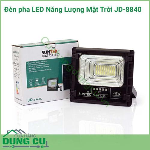 Đèn pha LED năng lượng mặt trời JD-8840 sử dụng chiếu sáng như đèn sân vườn cho biệt thự, đèn đường, khu vườn, khu ao, vuông tôm...Đèn tích hợp bộ cảm biến ánh sáng, tự động sáng đèn khi trời tối và tắt đèn khi trời sáng.