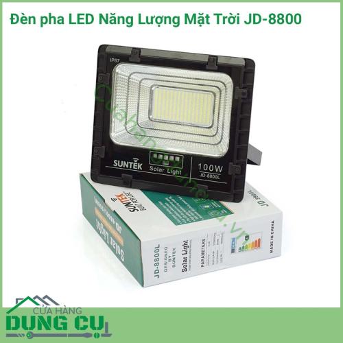 Đèn pha LED năng lượng mặt trời JD-8800 thích hợp dùng để chiếu sáng sân vườn của các khu biệt thự, resort,... các khu đất rộng,...Bên cạnh đó, đèn còn được tích hợp cảm biến ánh sáng thông minh, tự động bật sáng khi trời tối và tắt khi trời sáng.