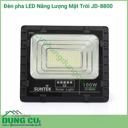 Đèn pha LED năng lượng mặt trời JD-8800 thích hợp dùng để chiếu sáng sân vườn của các khu biệt thự, resort,... các khu đất rộng,...Bên cạnh đó, đèn còn được tích hợp cảm biến ánh sáng thông minh, tự động bật sáng khi trời tối và tắt khi trời sáng.