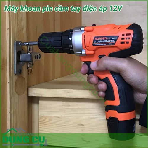 Máy khoan pin mini cầm tay điện áp 12V được sản xuất trên công nghệ hiện đại Châu Âu có công suất mạnh mẽ, làm việc hiệu quả, có thể khoan trên nhiều bề mặt, chất liệu. Đây là một chiếc máy khoan cầm tay đa năng thích hợp cho gia đình đáng mua nhất. 