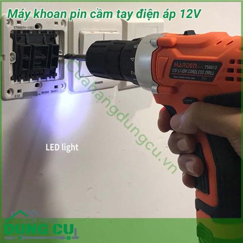 Máy khoan pin mini cầm tay điện áp 12V được sản xuất trên công nghệ hiện đại Châu Âu có công suất mạnh mẽ, làm việc hiệu quả, có thể khoan trên nhiều bề mặt, chất liệu. Đây là một chiếc máy khoan cầm tay đa năng thích hợp cho gia đình đáng mua nhất. 