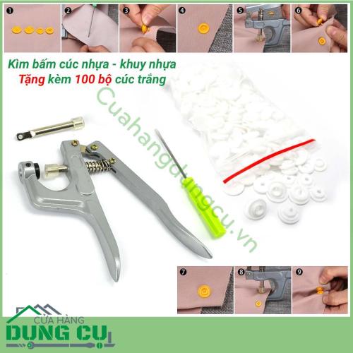 Kìm bấm cúc nhựa tặng kèm 100 bộ cúc màu trắng dùng để bấm quần, áo sơ mi, áo mưa, vỏ chăn, gối, bấm để mở quai giày, dép thay cho nhám dính vì cúc nhựa bền hơn và dễ sử dụng hơn rất nhiều. Sản phẩm tặng kèm 100 bộ cúc màu trắng cho bạn thoải mái sử dụng.