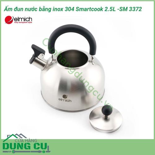 Siêu đun nước bằng inox 304 Smartcook 2.5L -SM 3372 được thiết kế đặc biệt giúp tối ưu, phân phối đều nhiệt lượng trong quá trình đun nấu. Chất liệu thân ấm được làm bằng Inox 304 độ bóng cao, an toàn cho sức khỏe không thôi ra chất độc hại. 