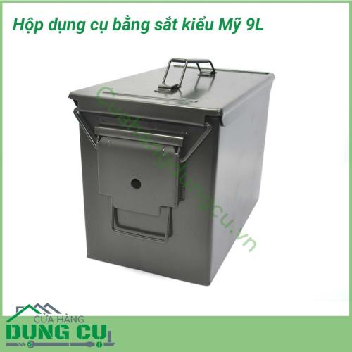 Hộp dụng cụ bằng sắt kiểu Mỹ 9L được làm bằng sắt hợp kim nên hoàn toàn không thấm nước, thùng rất nhẹ để có thể di chuyển đi nhiều nơi. Hộp rất dễ lau chùi, đảm bảo vệ sinh cho thùng cũng như những vật dụng đựng bên trong.