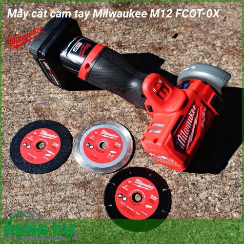 Máy cắt cầm tay Milwaukee M12 FCOT-0X là máy cắt cầm tay lý tưởng, cắt được mọi vật liệu khác nhau, từ cắt gạch đá, cắt kim loại, cắt gỗ. Máy cắt Milwaukee M12 FCOT-0X thiết kế dạng cầm tay nhỏ gọn, điện thế 12V, lưỡi dao 76mm mang lại độ sâu cắt 16,3mm.