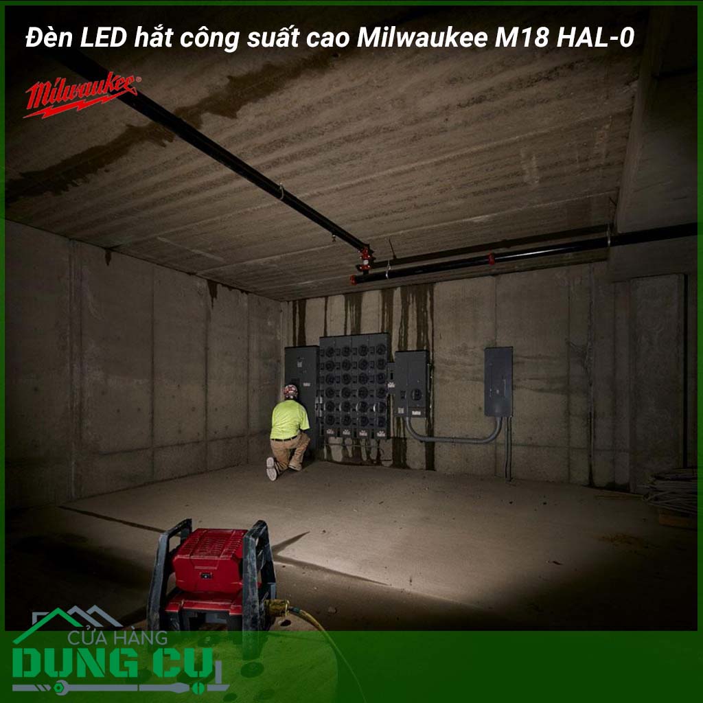 Đèn led hắt công suất cao Milwaukee M18 HAL-0 là đèn pha LED 18V sáng nhất trong ngành và nó sáng hơn tới 20% so với Đèn lũ halogen 500W. Có khả năng lấp đầy các khu vực rộng lớn bằng ánh sáng,tia sáng đồng đều và ánh sáng tự nhiên