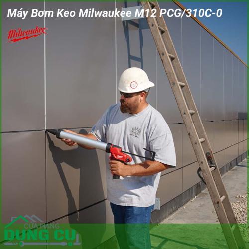 Máy bơm keo Milwaukee M12 PCG/310C-0 thiết kế đơn giản, gọn nhẹ, người dùng sẽ không cảm thấy mỏi tay khi sử dụng máy bơm keo trong một khoảng thời gian dài. Milwaukee M12 PCG/310C-0 giúp các thao tác thi công trở nên nhanh gọn và tiết kiệm thời gian hơn.