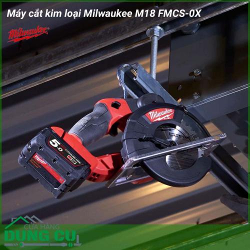 Máy cắt kim loại Milwaukee M18 FMCS-0X dòng máy cắt kim loại chạy bằng pin 18V của Miwaukee, máy dùng đĩa cắt đường kính 150mm 34 răng, với tốc độc cắt tối đa 3900v/p. Thiết bị được thiết kế và chế tạo với mục đích hỗ trợ cắt nhanh và hiệu quả cao hơn. 