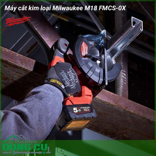 Máy cắt kim loại Milwaukee M18 FMCS-0X dòng máy cắt kim loại chạy bằng pin 18V của Miwaukee, máy dùng đĩa cắt đường kính 150mm 34 răng, với tốc độc cắt tối đa 3900v/p. Thiết bị được thiết kế và chế tạo với mục đích hỗ trợ cắt nhanh và hiệu quả cao hơn. 