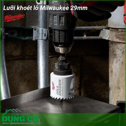 Lưỡi khoét lỗ Milwaukee 29mm được làm bằng chất liệu hợp kim thép cứng cáp, không hoen gỉ hay cong vênh, mài mòn trong quá trình làm việc, cho độ bền sử dụng lâu dài theo thời gian