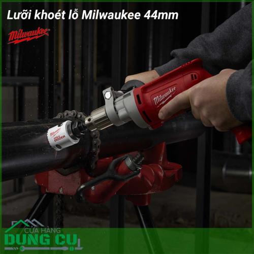 Lưỡi khoét lỗ Milwaukee 44mm được làm bằng chất liệu hợp kim thép cứng cáp, không hoen gỉ hay cong vênh, mài mòn trong quá trình làm việc, cho độ bền sử dụng lâu dài theo thời gian