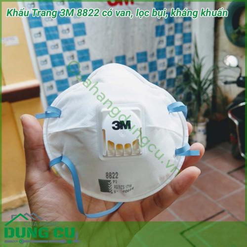 Khẩu trang kháng khuẩn 3M 8822 có van thở là dòng khẩu trang cao cấp tiêu chuẩn P2 ( N95 ) thường xuyên được tin tưởng sử dụng tại các bệnh viện, xí nghiệp, nhà máy, những nơi tiếp xúc với môi trường độc hại và nguồn bệnh có nguy cơ lây nhiễm cao. 