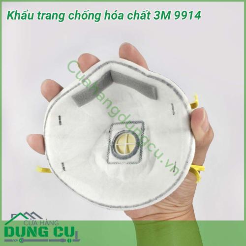 Khẩu trang chống hóa chất 3M 9914 được biết đến như giải pháp tin cậy chống bụi, bảo vệ công nhân làm làm việc trong môi trường bụi có dầu. Đặc biệt 3M 9914 còn có thêm van thở giúp người đeo hô hấp dễ dàng.