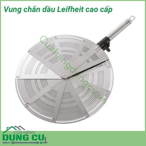 Vung chắn dầu Leifheit cao cấp giúp hạn chế tối đa dầu mỡ bắn ra khi chiên rán mà lại không bị hấp hơi như khi bạn dùng nắp kín đậy chảo do tấm chắn có các khe nhỏ thoát hơi.