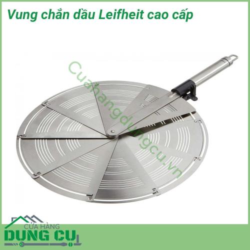 Vung chắn dầu Leifheit cao cấp giúp hạn chế tối đa dầu mỡ bắn ra khi chiên rán mà lại không bị hấp hơi như khi bạn dùng nắp kín đậy chảo do tấm chắn có các khe nhỏ thoát hơi.