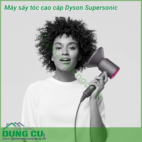 Máy sấy tóc cao cấp Dyson Supersonic sấy khô nhanh hơn với động cơ v9 quay với tốc độ 110.000 vòng/phút, nhẹ hơn, bền hơn, filter tốt hơn bản thường ạ, do cường đồ làm việc sẽ cao hơn nhiều so với dòng sấy Surpersonic dùng trong gia đình