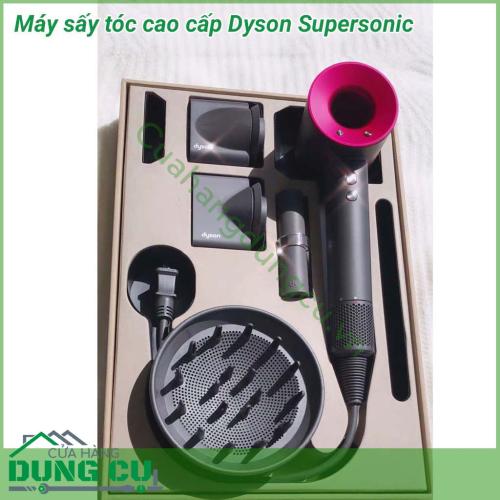 Máy sấy tóc cao cấp Dyson Supersonic sấy khô nhanh hơn với động cơ v9 quay với tốc độ 110.000 vòng/phút, nhẹ hơn, bền hơn, filter tốt hơn bản thường ạ, do cường đồ làm việc sẽ cao hơn nhiều so với dòng sấy Surpersonic dùng trong gia đình