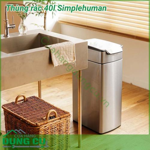 Thùng rác 40 lít Simplehuman được làm bằng thép không gỉ đơn giản kết hợp công nghệ tiên tiến cho phép bạn mở thùng bằng tay, khuỷu tay hoặc hông của mình. Thiết kế mỏng, tiết kiệm không gian, hoàn hảo cho nhà bếp nhỏ hoặc để ngồi dựa vào tường