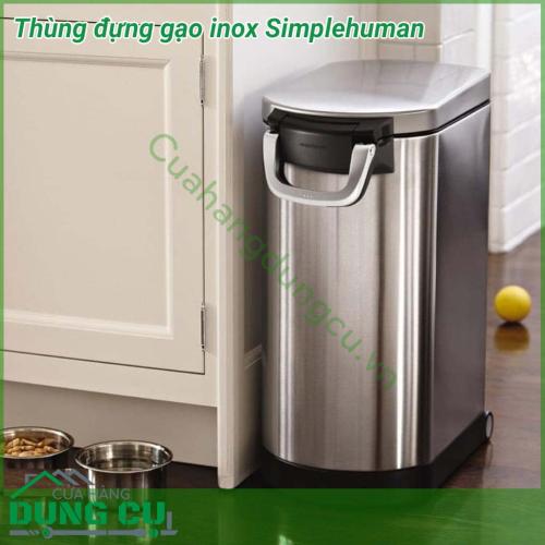 Thùng đựng gạo inox Simplehuman cao cấp đựng cho 15 kg gạo. Thiết kế thông minh, tiện lợi, nhỏ gọn nhưng rất sang trọng. Thùng gạo  SimpleHuman có tác dụng bảo vệ an toàn, chống ẩm mốc, côn trùng cho các loại thực phẩm