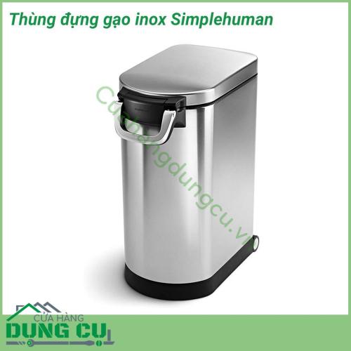 Thùng đựng gạo inox Simplehuman cao cấp đựng cho 15 kg gạo. Thiết kế thông minh, tiện lợi, nhỏ gọn nhưng rất sang trọng. Thùng gạo  SimpleHuman có tác dụng bảo vệ an toàn, chống ẩm mốc, côn trùng cho các loại thực phẩm