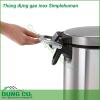 Thùng đựng gạo inox Simplehuman cao cấp đựng cho 15 kg gạo. Thiết kế thông minh, tiện lợi, nhỏ gọn nhưng rất sang trọng. Thùng gạo  SimpleHuman có tác dụng bảo vệ an toàn, chống ẩm mốc, côn trùng cho các loại thực phẩm