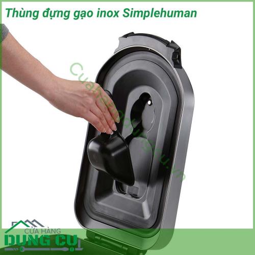 Thùng đựng gạo inox Simplehuman cao cấp đựng cho 15 kg gạo. Thiết kế thông minh, tiện lợi, nhỏ gọn nhưng rất sang trọng. Thùng gạo  SimpleHuman có tác dụng bảo vệ an toàn, chống ẩm mốc, côn trùng cho các loại thực phẩm