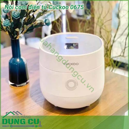 Nồi cơm điện tử Cuckoo 0675 sở hữu thiết kế rất hiện đại, các đường nét được bo cong nhẹ nhàng, sử dụng màu sắc trắng tinh tế mang đến vẻ đẹp sang trọng, tiện nghi cho không gian bếp.