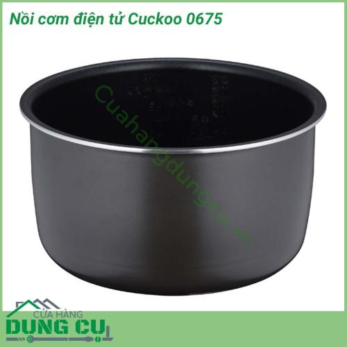 Nồi cơm điện tử Cuckoo 0675 sở hữu thiết kế rất hiện đại, các đường nét được bo cong nhẹ nhàng, sử dụng màu sắc trắng tinh tế mang đến vẻ đẹp sang trọng, tiện nghi cho không gian bếp.