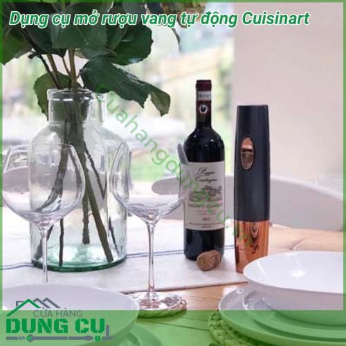 Dụng cụ mở nắp rượu vang tự động Cuisinart Thiết kế thanh lịch, kiểu dáng đẹp, không dây với điểm nhấn bằng thép không gỉ. Mở tối đa 80 chai trong một lần sạc, sạc lại nhanh chóng