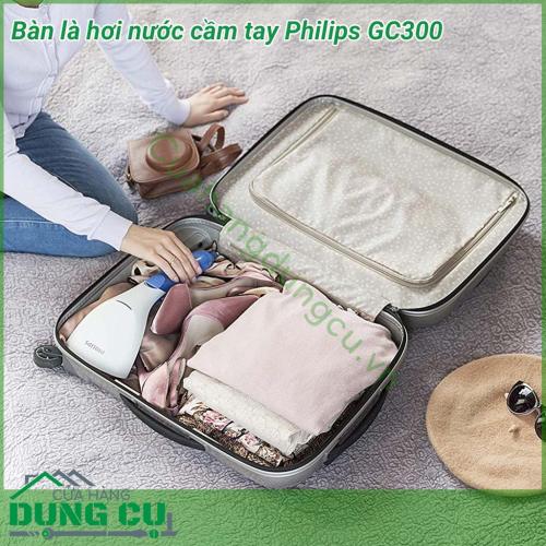 Bàn là hơi nước cầm tay Philips GC300 là dạng bàn ủi cầm tay với​ chức năng phun hơi nước liên tục (20g/phút) được cung cấp bởi bơm điện, chỉ cần nhấn nút là bạn có thể dễ dàng ủi thẳng các loại quần áo, loại bỏ vết nhăn một cách nhanh chóng.