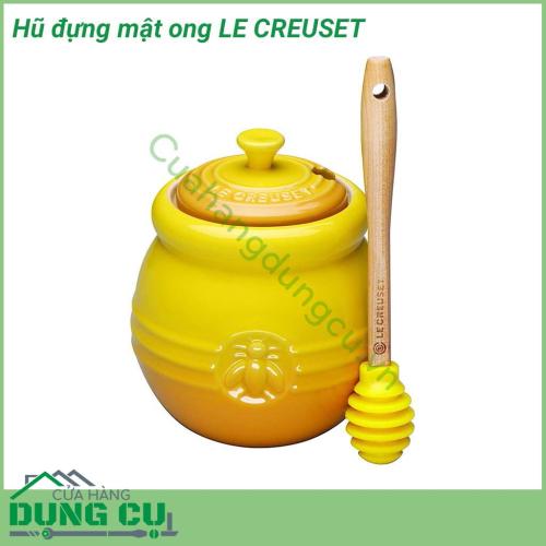 Hũ đựng mật ong LE CREUSET bằng gốm đá dung tích 480ml dùng đựng mật ong. Tráng men cao cấp chống mùi hôi, ố màu, sứt mẻ và nứt. 