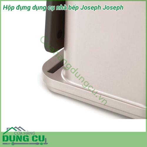 Hộp đựng dụng cụ nhà bếp Joseph Joseph kèm 1 thớt chống trượt siêu đẹp. Hộ đựng dụng cụ nhà bếp sự lựa chọn hoàn hảo cho những căn bếp nhỏ, các chị thích sự tiện lợi và ngăn nắp.