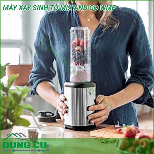 Máy xay sinh tố Mix & Go WMF công suất 300 W và lưỡi thép không gỉ 4 cánh chất lượng cao, nó xay nhuyễn và pha trộn nhiều loại sinh tố và trái cây – ngay cả với nước đá