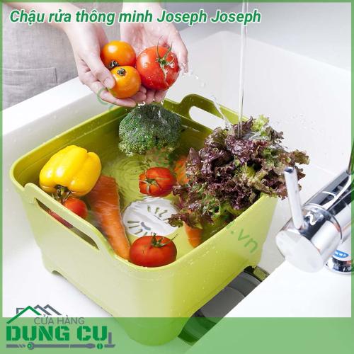 Chậu rửa thông minh Joseph Joseph rửa rau, hoa quả, hay bát đĩa cực thông minh..ai dùng cũng phải mê. Nắp thoát nước dưới đáy chậu được thiết kế thông minh, tiện lợi. Không chỉ giúp thoát nước dễ dàng