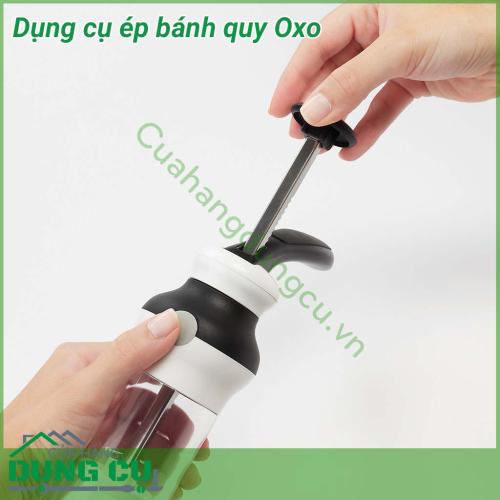 Dụng cụ ép bánh quy Oxo tạo nên những chiếc bánh quy với hoa văn rõ nét chỉ sau một thao tác dập.