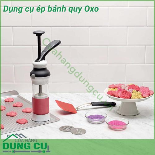 Dụng cụ ép bánh quy Oxo tạo nên những chiếc bánh quy với hoa văn rõ nét chỉ sau một thao tác dập.