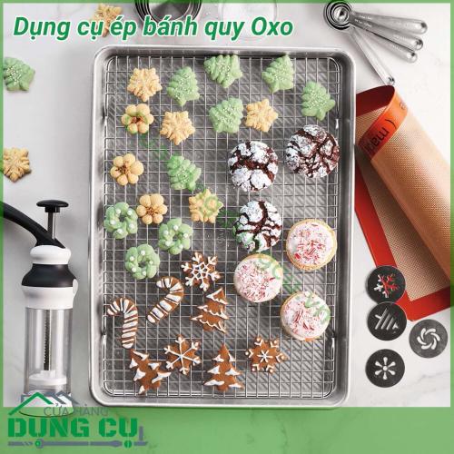 Dụng cụ ép bánh quy Oxo tạo nên những chiếc bánh quy với hoa văn rõ nét chỉ sau một thao tác dập.