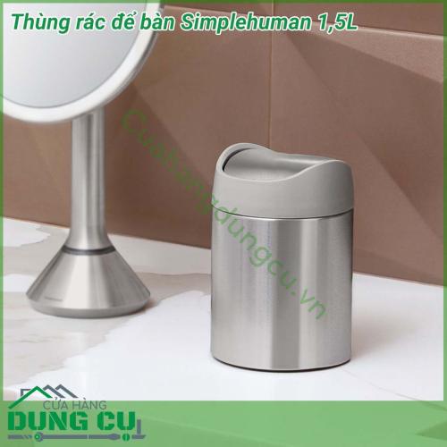 Thùng rác để bàn trang điểm Simplehuman 1,5L nhỏ gọn, có thể để trên bàn làm việc, bàn học, tủ đầu giường. Nắp bật tiện lợi. Thiết kế trang nhã, nhiều màu sắc tươi tắn cho bạn chọn lựa