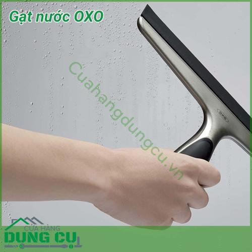 Cây gạt nước cầm tay OXO dụng cụ vô cùng thông minh, tiện lợi, vừa giúp bạn có thể lau chùi cửa kính một cách sạch sẽ, hiệu quả, triệt để hơn, vừa đảm bảo độ bền và có tuổi thọ sử dụng lâu dài