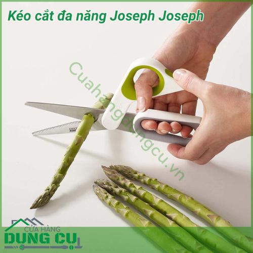 Kéo đa năng nhà bếp Joseph Joseph thiết kế với nhiều công dụng trong 1 cây kéo cho bạn cảm giác làm bếp thật tiện lợi và đơn giản không cần nhiều công cụ mà vẫn làm được thật nhiều việc với chỉ 1 cây kéo.