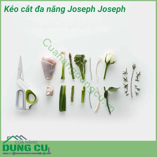 Kéo đa năng nhà bếp Joseph Joseph thiết kế với nhiều công dụng trong 1 cây kéo cho bạn cảm giác làm bếp thật tiện lợi và đơn giản không cần nhiều công cụ mà vẫn làm được thật nhiều việc với chỉ 1 cây kéo.